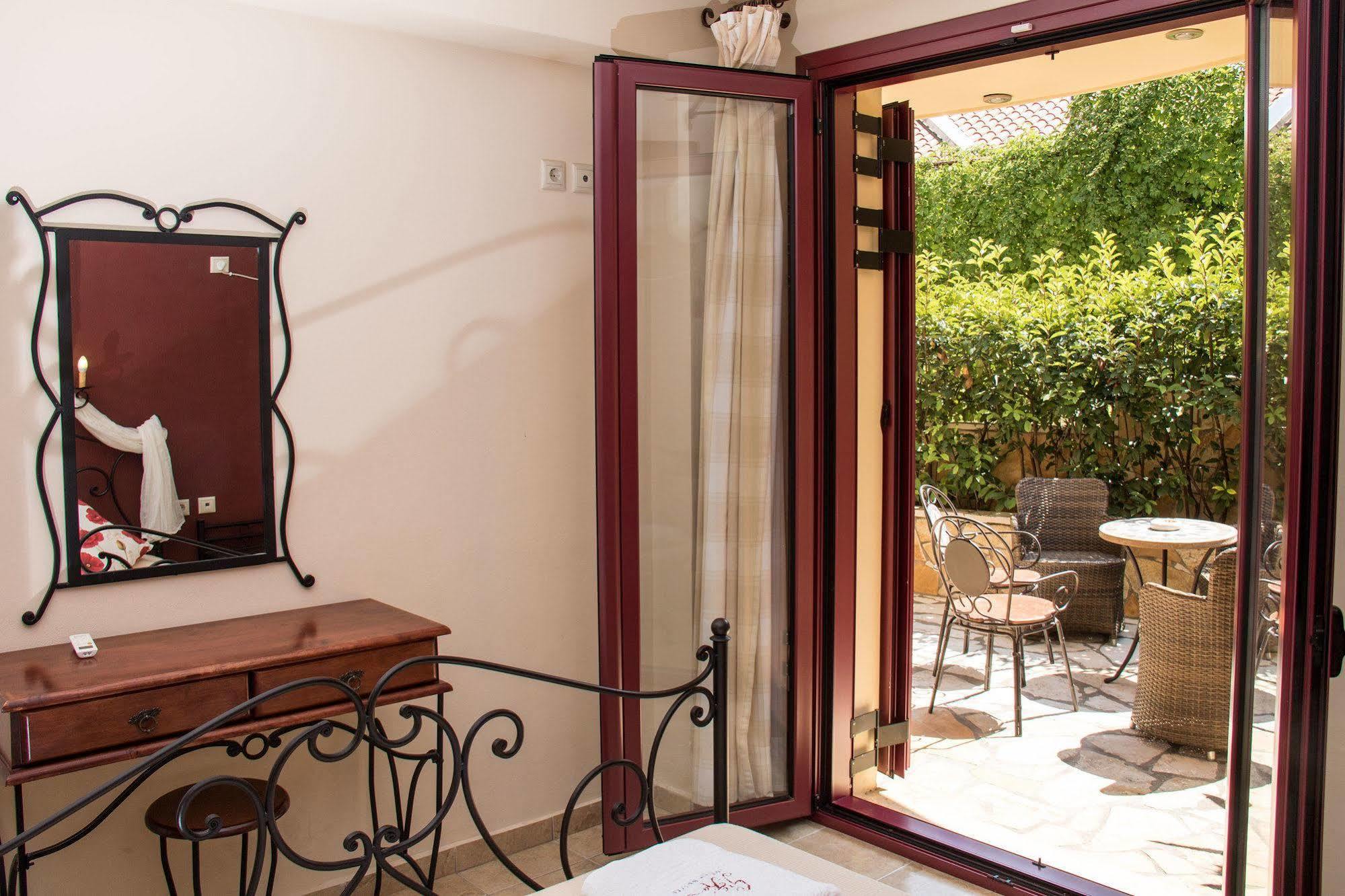 Greka Ionian Suites Agia Efimia 외부 사진