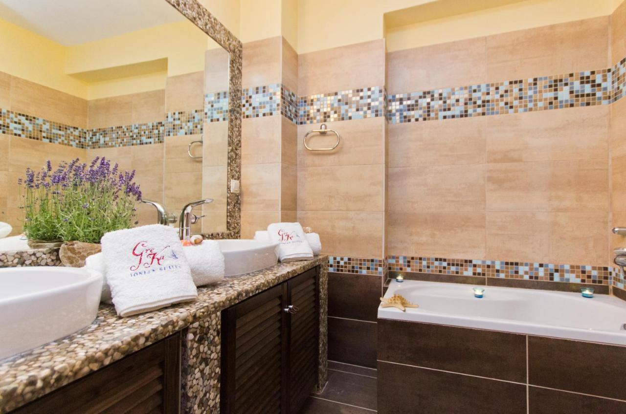 Greka Ionian Suites Agia Efimia 외부 사진